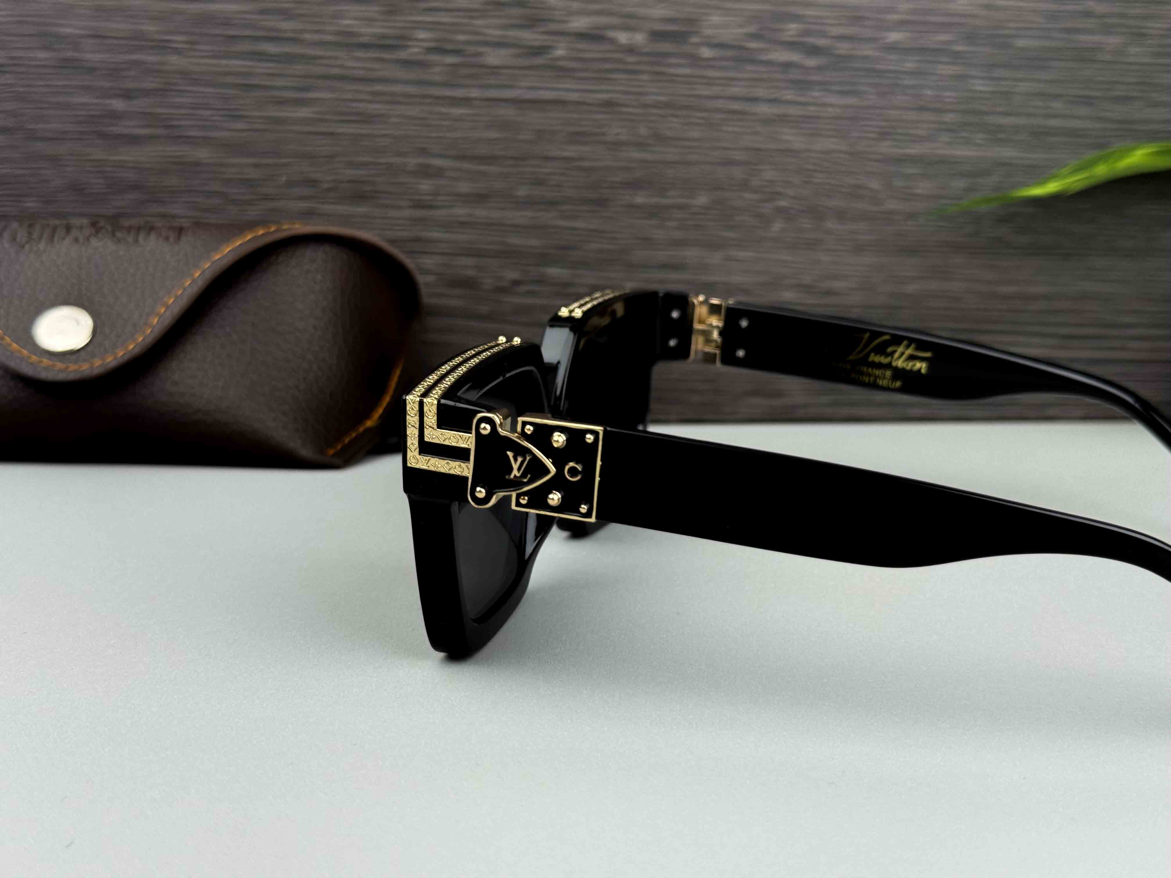 Louis Vuitton Premium Sunglass  -96006